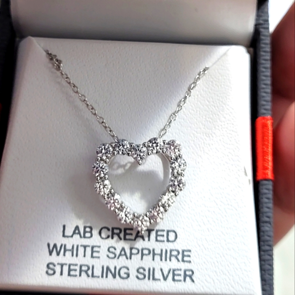 NIB Heart Pendant Necklace